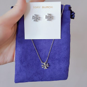 Tory Burch 閃石首飾套裝（耳環+頸鍊） 